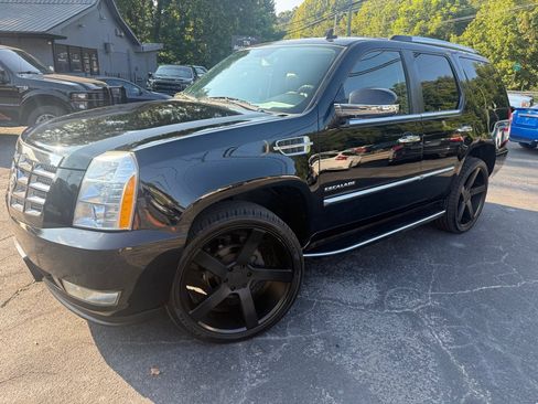 Used 2011 Cadillac Escalade AWD image 8