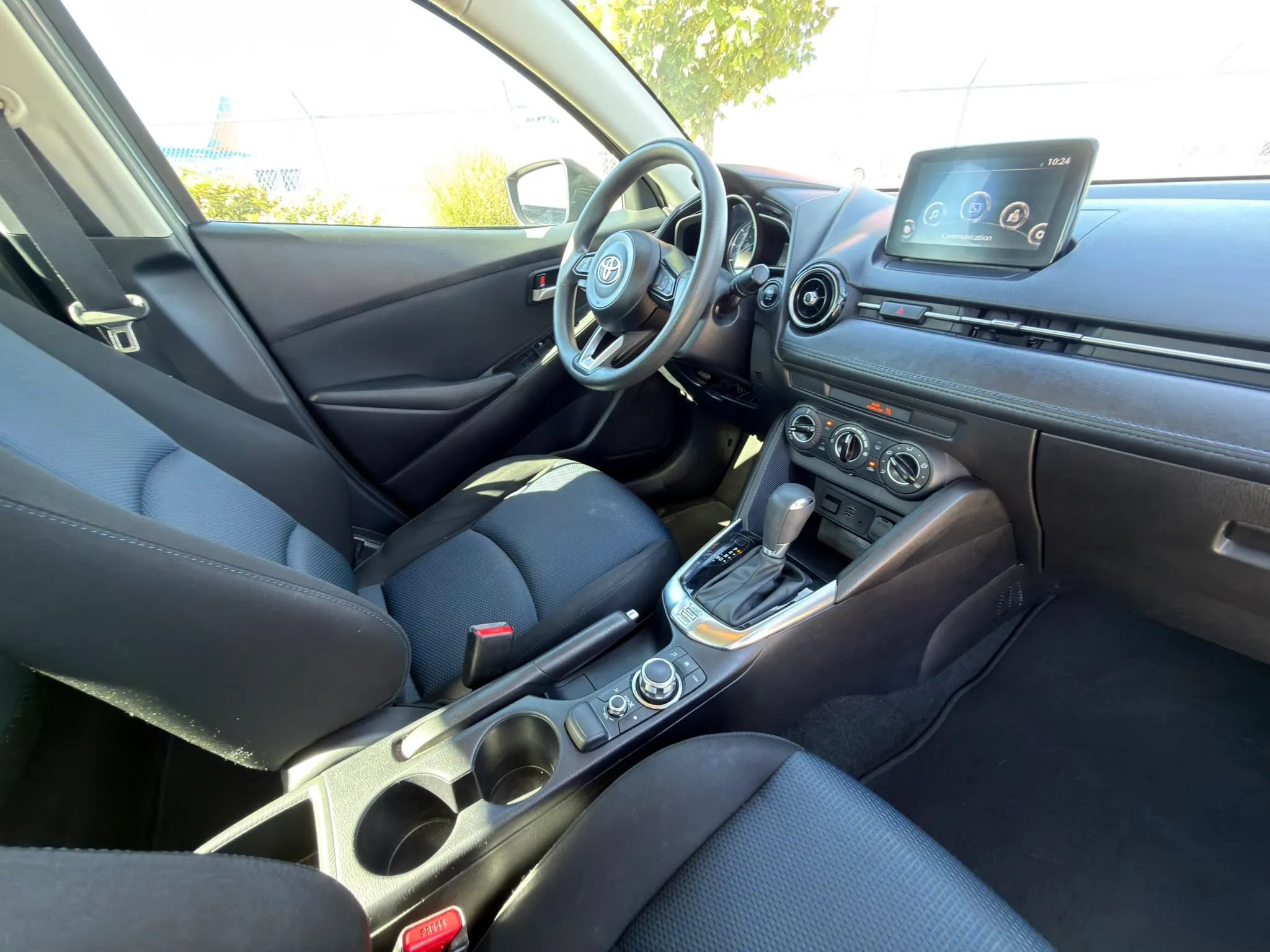 Used 2019 Toyota Yaris LE FWD image 3