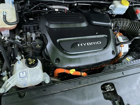 Used 2023 Chrysler Pacifica Pinnacle FWD image 33