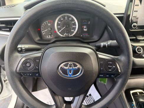 Used 2022 Toyota Corolla LE FWD image 19