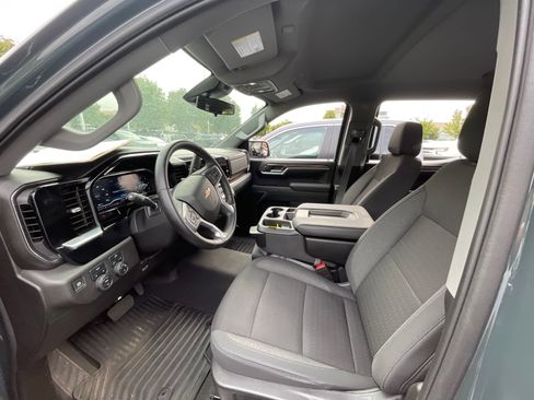 Used 2025 Chevrolet Silverado 1500 LT AWD/4WD image 5