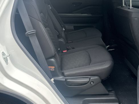 Used 2024 Nissan Pathfinder SV FWD image 15