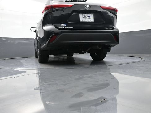 Certified 2020 Toyota Highlander XLE AWD/4WD image 33