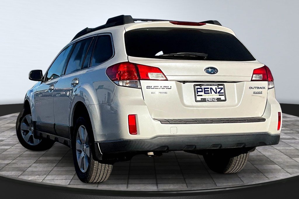 Used 2011 Subaru Outback 2.5i Premium AWD/4WD image 4