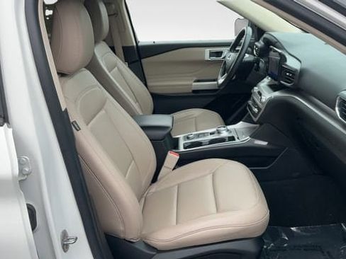 Used 2022 Ford Explorer XLT w/ Equipment Group 202A AWD/4WD image 16