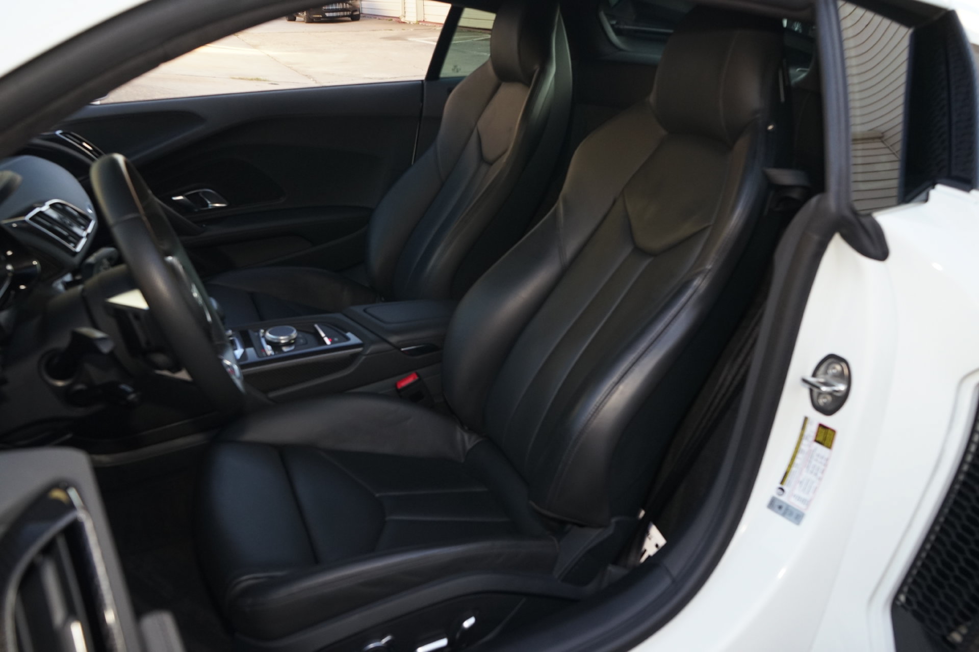 Used 2018 Audi R8 V10 w/ Premium Package RWD image 3