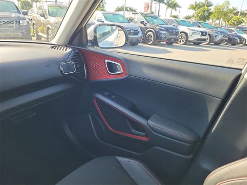 Used 2023 Kia Soul GT-Line w/ GT-Line Technology Package image 17