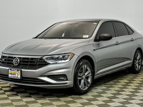 Used 2019 Volkswagen Jetta R-Line w/ R-Line Cold Weather Package image 4