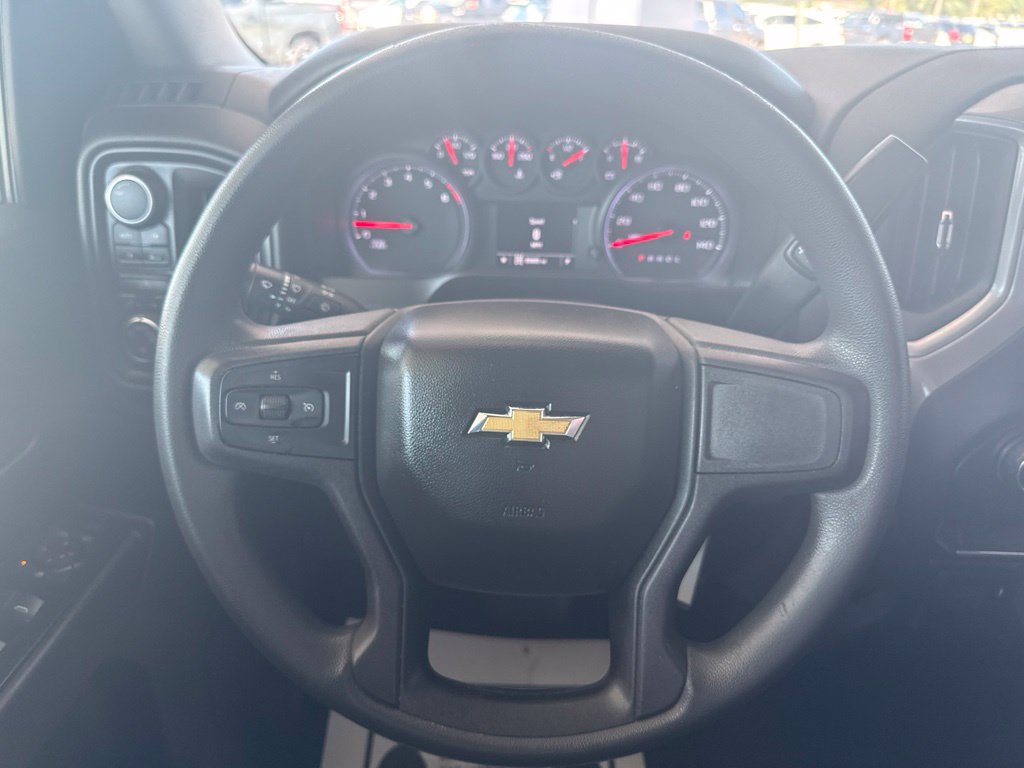Used 2020 Chevrolet Silverado 1500 Custom w/ Custom Value Package AWD/4WD image 28