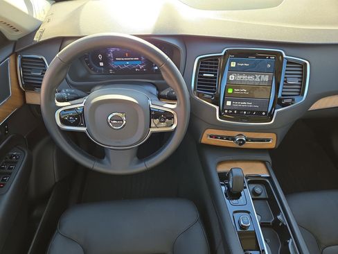 Used 2025 Volvo XC90 B5 Plus w/ Protection Package Premier image 14