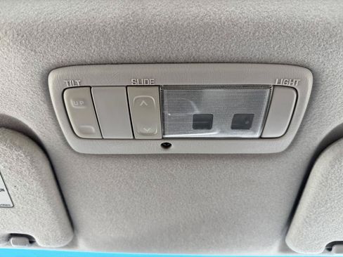 Used 2005 Pontiac Vibe AWD w/ Power Group Value Package image 35