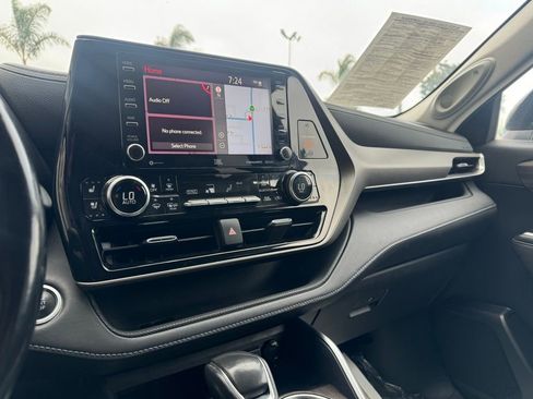 Used 2020 Toyota Highlander Limited FWD image 29