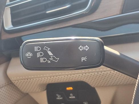 Used 2024 Volkswagen Atlas SE FWD image 12