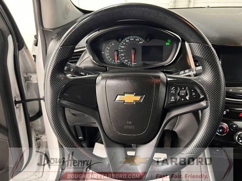 Used 2020 Chevrolet Trax LS FWD image 39