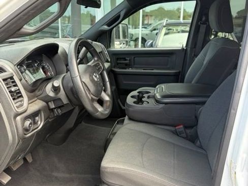 Used 2024 RAM 2500 Tradesman w/ Chrome Appearance Group AWD/4WD image 7