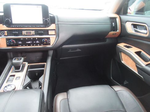Used 2024 Nissan Pathfinder Platinum w/ Cargo Package AWD/4WD image 14