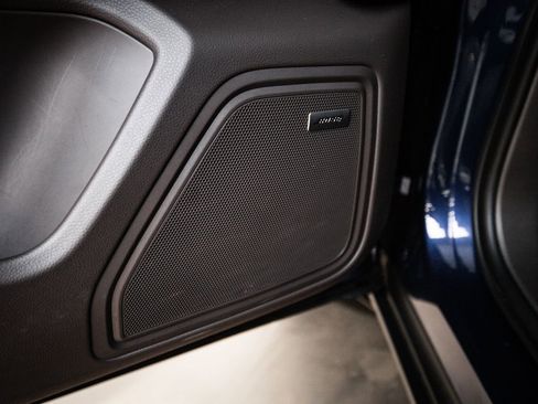 Certified 2025 Porsche Macan AWD/4WD image 21
