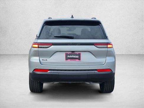 New 2026 Jeep Grand Cherokee Limited w/ Limited Altitude Package AWD/4WD image 8