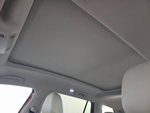 Used 2024 Volkswagen Atlas SE w/ Panoramic Sunroof Package image 6