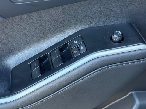 Used 2023 Toyota Highlander L FWD image 22