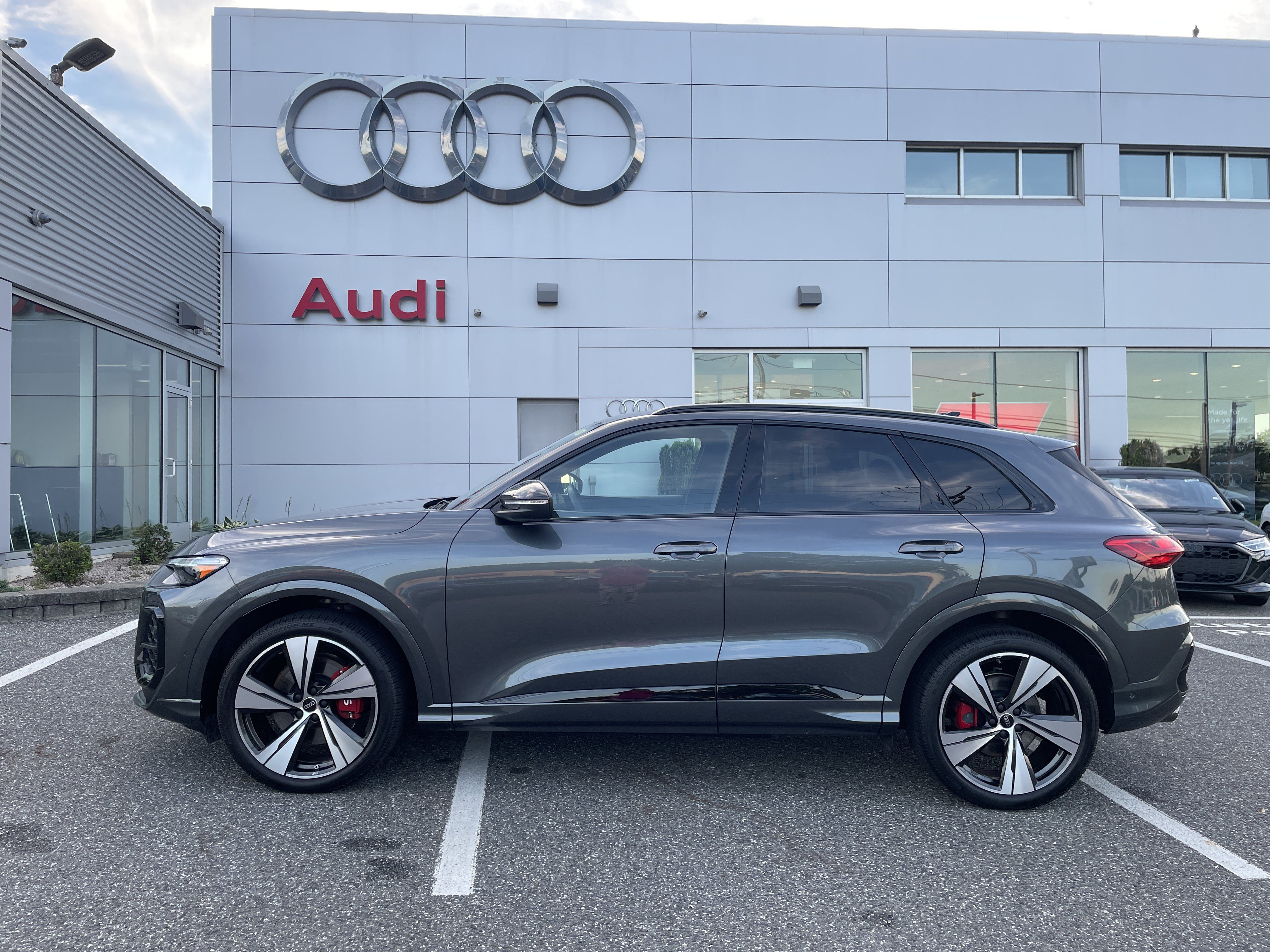Certified 2025 Audi SQ5 Prestige w/ Prestige Package AWD/4WD image 4