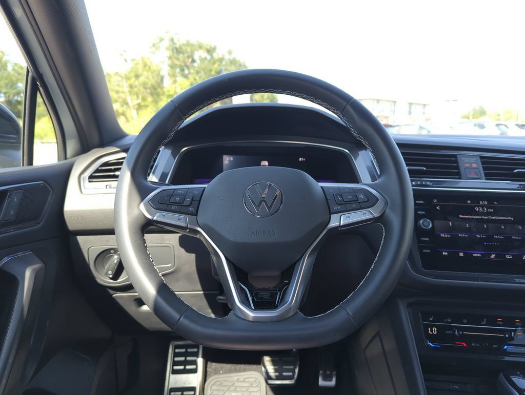Used 2023 Volkswagen Tiguan SE R-Line FWD image 17
