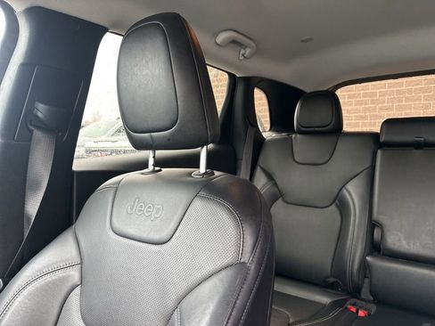 Used 2020 Jeep Cherokee Limited image 10