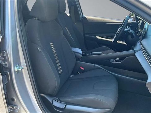 Used 2025 Hyundai Elantra Sport FWD image 26