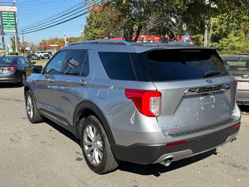 Used 2024 Ford Explorer Limited image 3