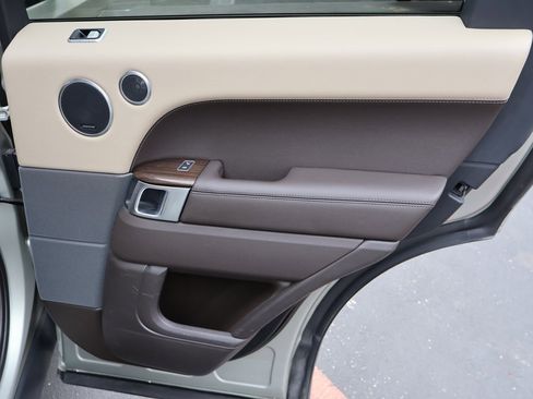 Used 2019 Land Rover Range Rover Sport SE image 15