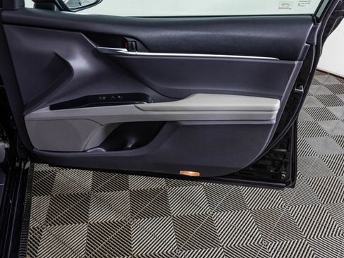 Used 2018 Toyota Camry LE FWD image 45