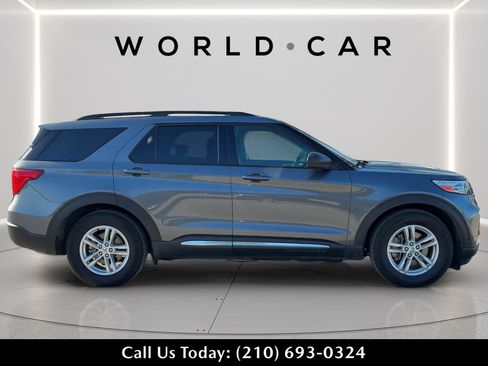 Used 2021 Ford Explorer XLT RWD image 2
