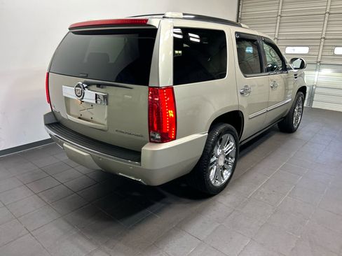 Used 2013 Cadillac Escalade Platinum image 3