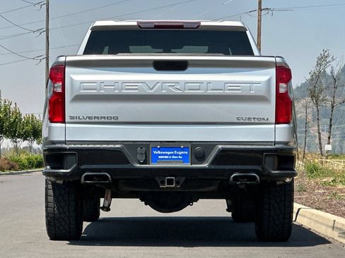 Used 2019 Chevrolet Silverado 1500 Custom Trail Boss w/ Custom Convenience Package AWD/4WD image 4