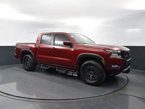 Used 2025 Nissan Frontier PRO-4X AWD/4WD image 3