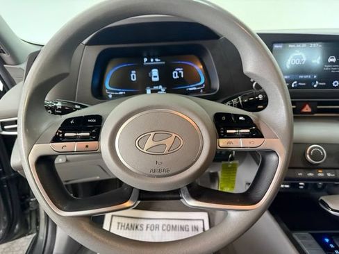 Certified 2025 Hyundai Elantra SE FWD image 19