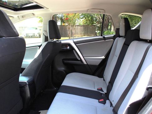 Used 2016 Toyota RAV4 XLE FWD image 12