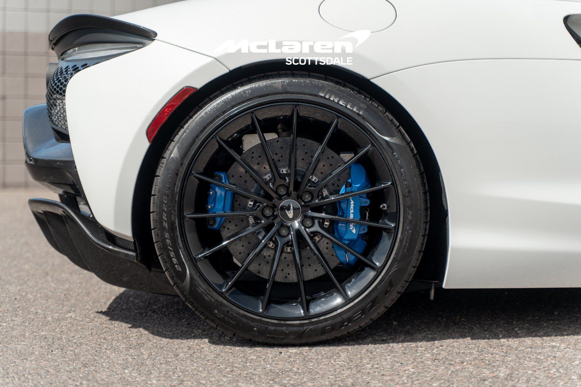Used 2025 McLaren Artura Spider RWD image 36