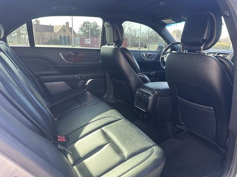 Used 2018 Lincoln Continental Premiere image 25