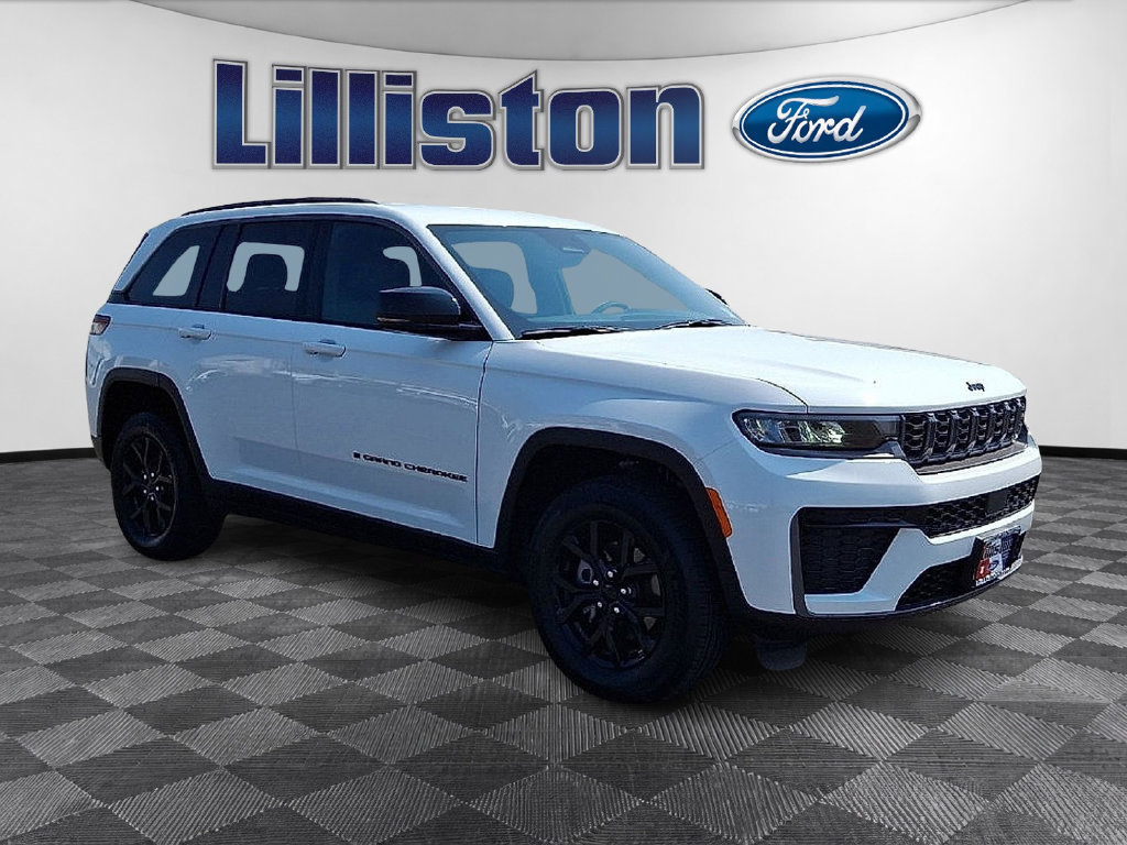 Used 2026 Jeep Grand Cherokee Altitude AWD/4WD image 3