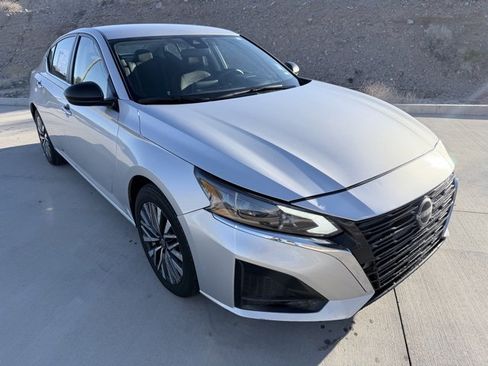 Used 2024 Nissan Altima 2.5 SV image 3