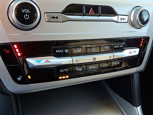 Used 2022 Ford Explorer XLT w/ Equipment Group 202A image 15