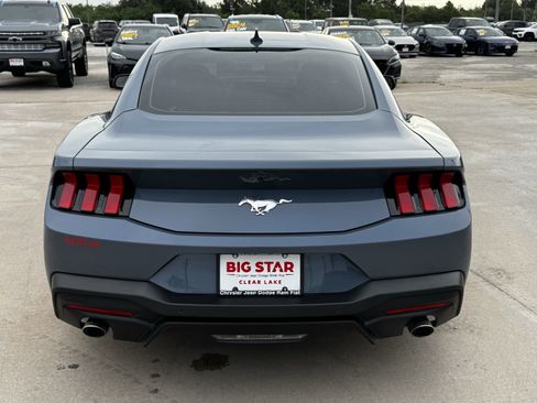 Used 2025 Ford Mustang Coupe RWD image 9