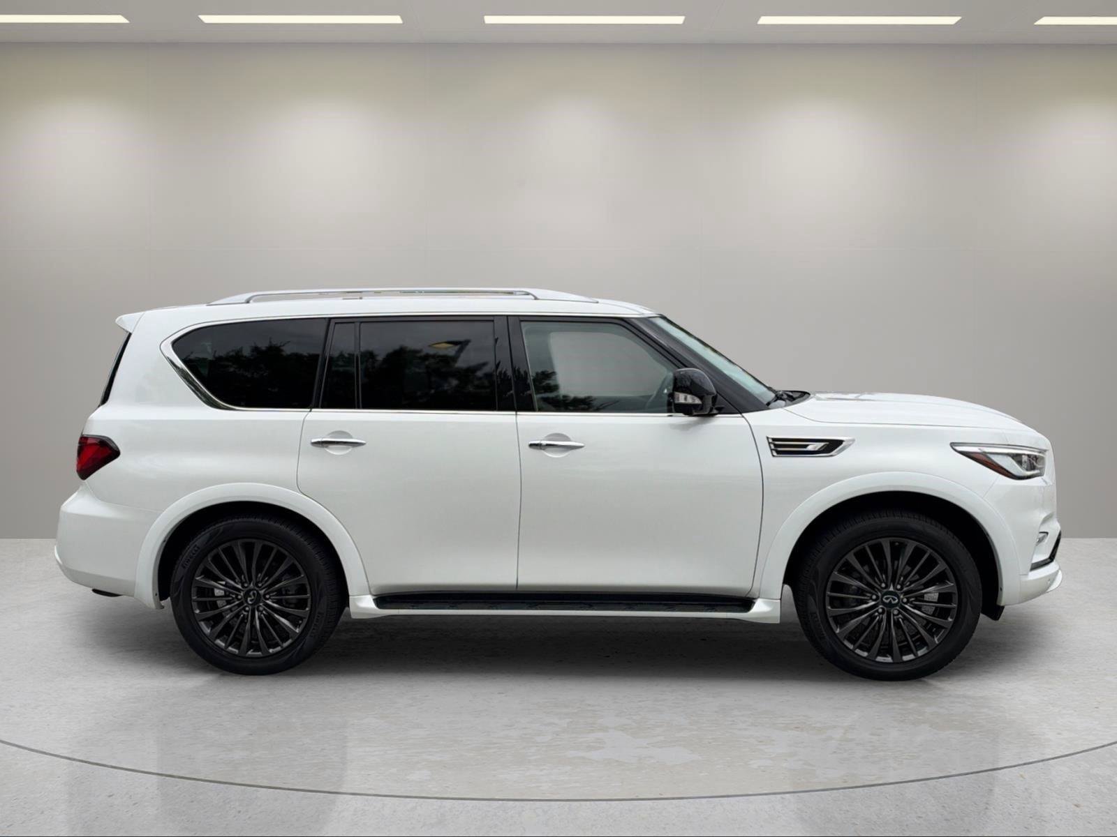 Used 2023 INFINITI QX80 Premium Select w/ Cargo Package AWD/4WD image 9