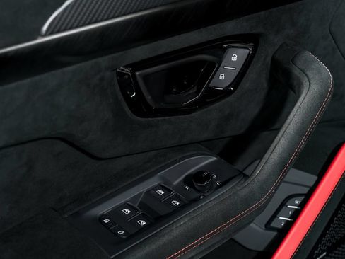 Used 2024 Lamborghini Urus Performante AWD/4WD image 10