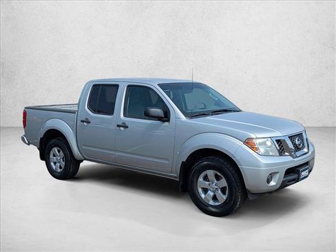 Used 2012 Nissan Frontier SV AWD/4WD image 3