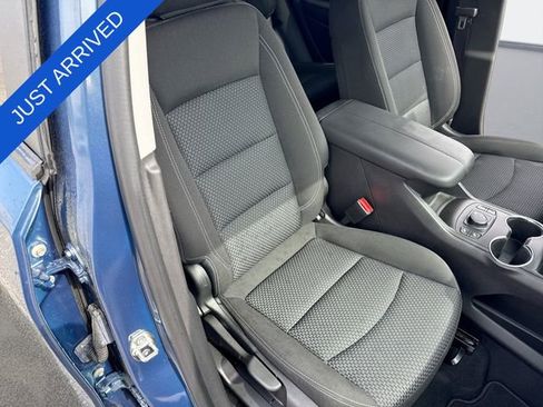 Used 2024 GMC Terrain SLE w/ Driver Convenience Package FWD image 25