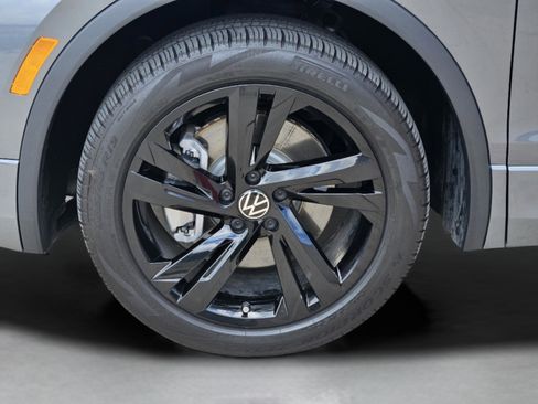 Used 2023 Volkswagen Tiguan SE R-Line FWD image 32