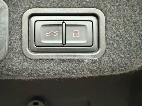 Used 2017 Audi A8 L 4.0T image 15