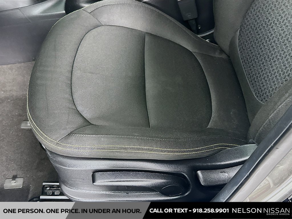Used 2016 Kia Soul + FWD image 18